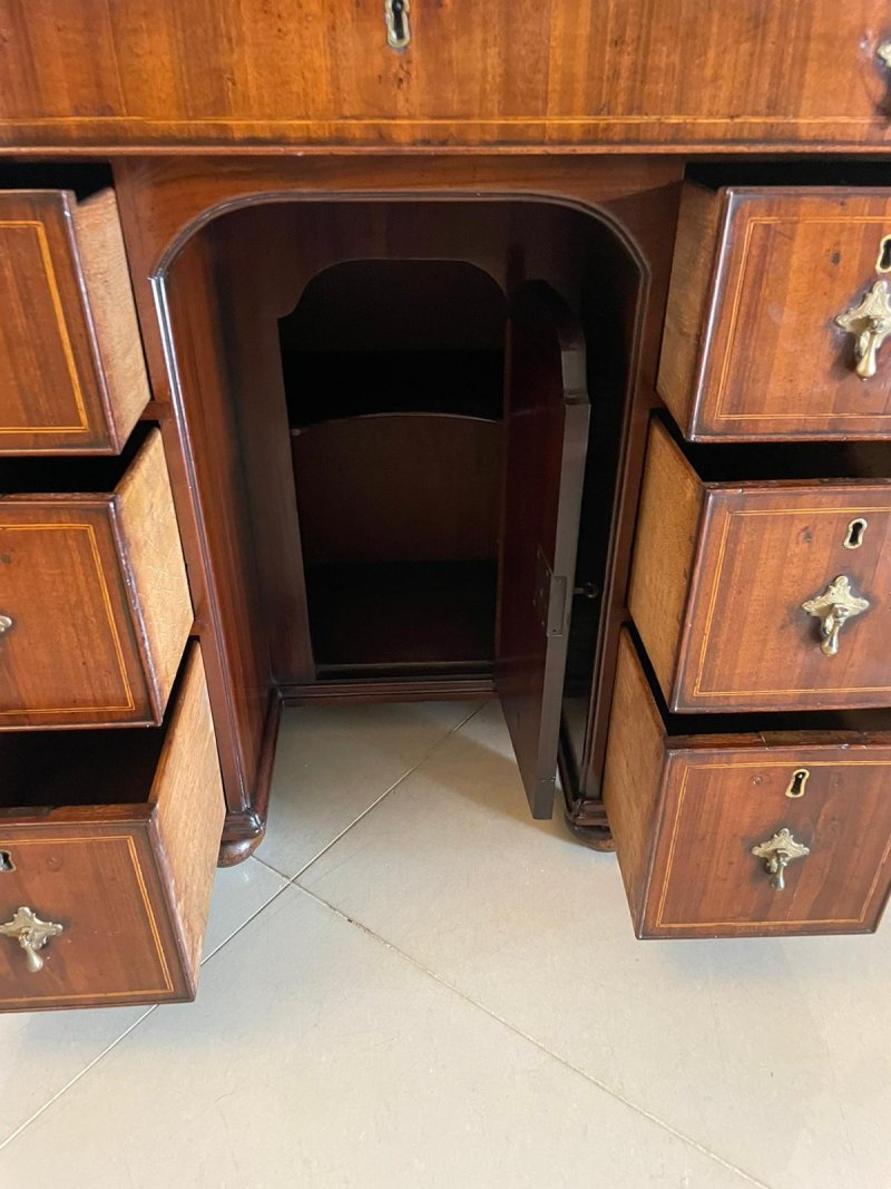 Antique George III Quality Walnut Kneehole Desk - Image 6